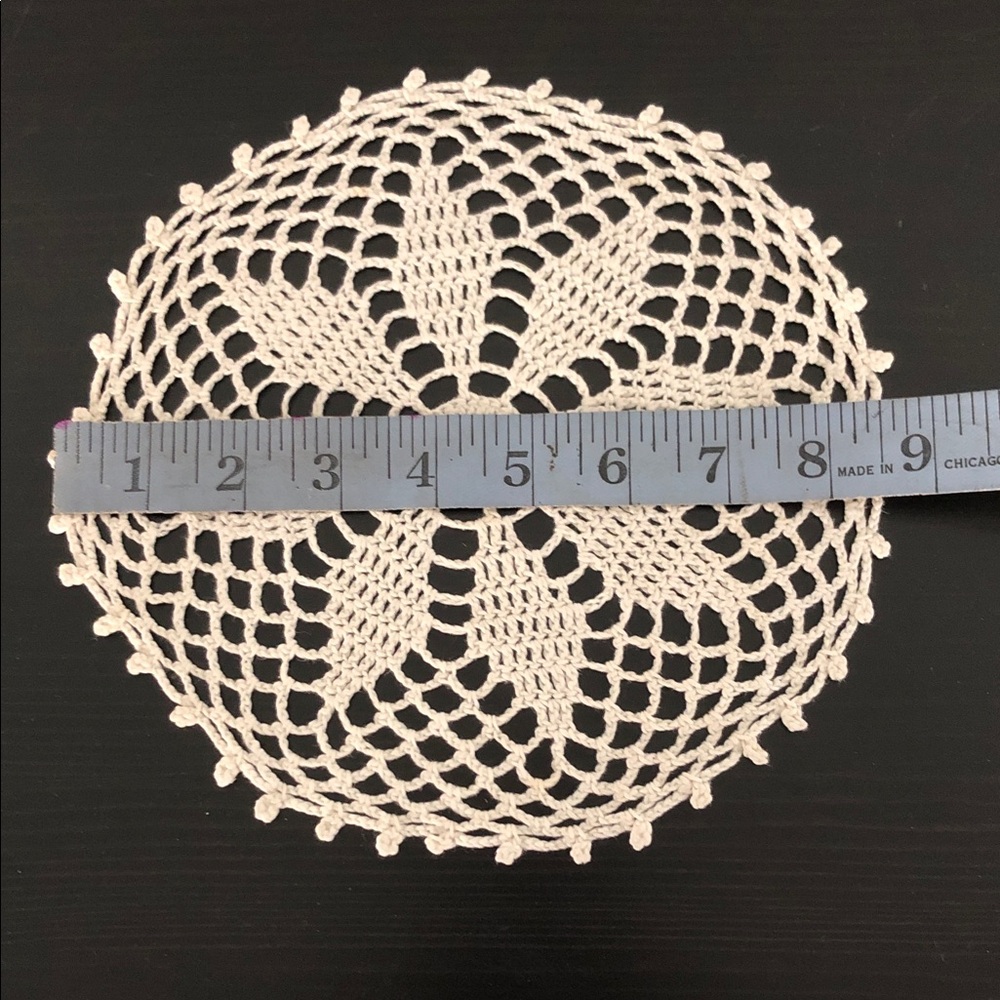 BUNDLE OF THREE VINTAGE CROCHET DOILIES - Picture 11 of 11